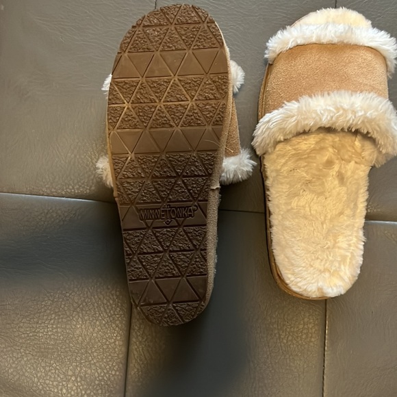 Minnetonka size small slippers. Light suede & cream fur.  Only used a few times. - Picture 3 of 3